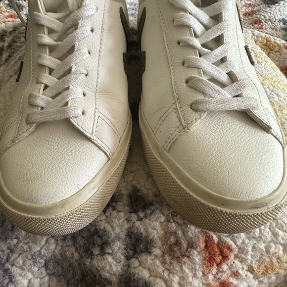 Veja Campo Leather w/Suede Detail in Khaki - Picture 4 of 8